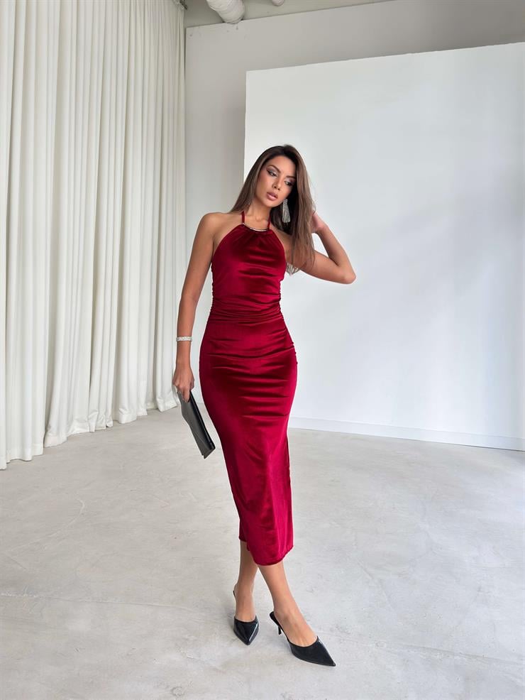 Aksesuarlı Boyundan Bağlamalı Yanı Yırtmaçlı Lirana Kırmızı Kadın Kadife Elbise 26K252