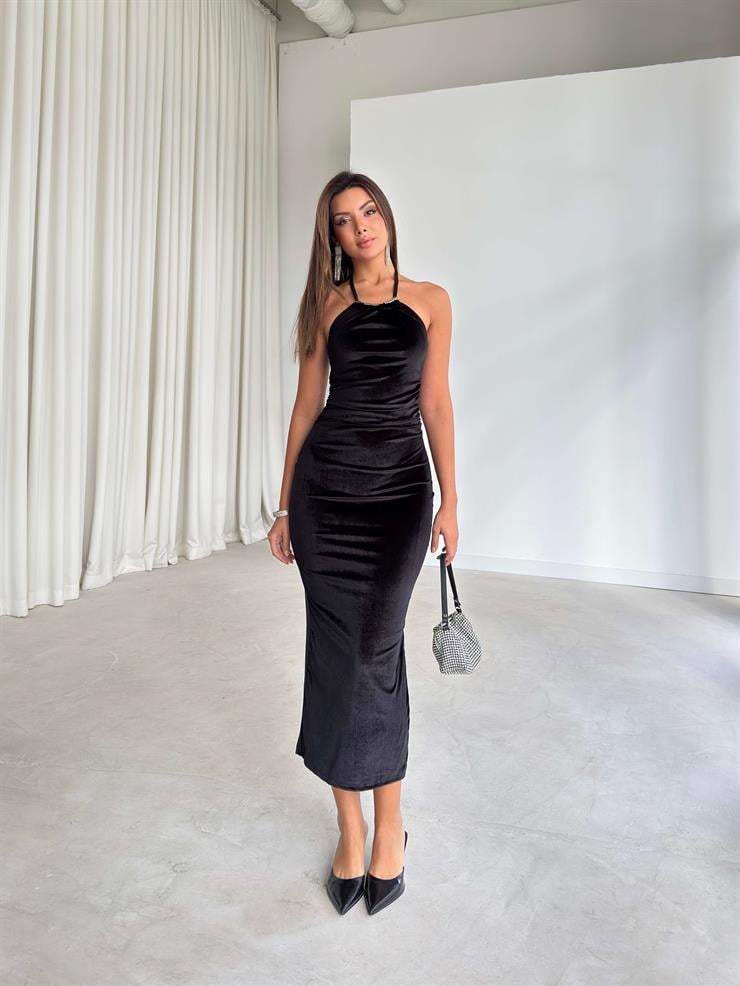 Aksesuarlı Boyundan Bağlamalı Yanı Yırtmaçlı Lirana Siyah Kadın Kadife Elbise 26K252