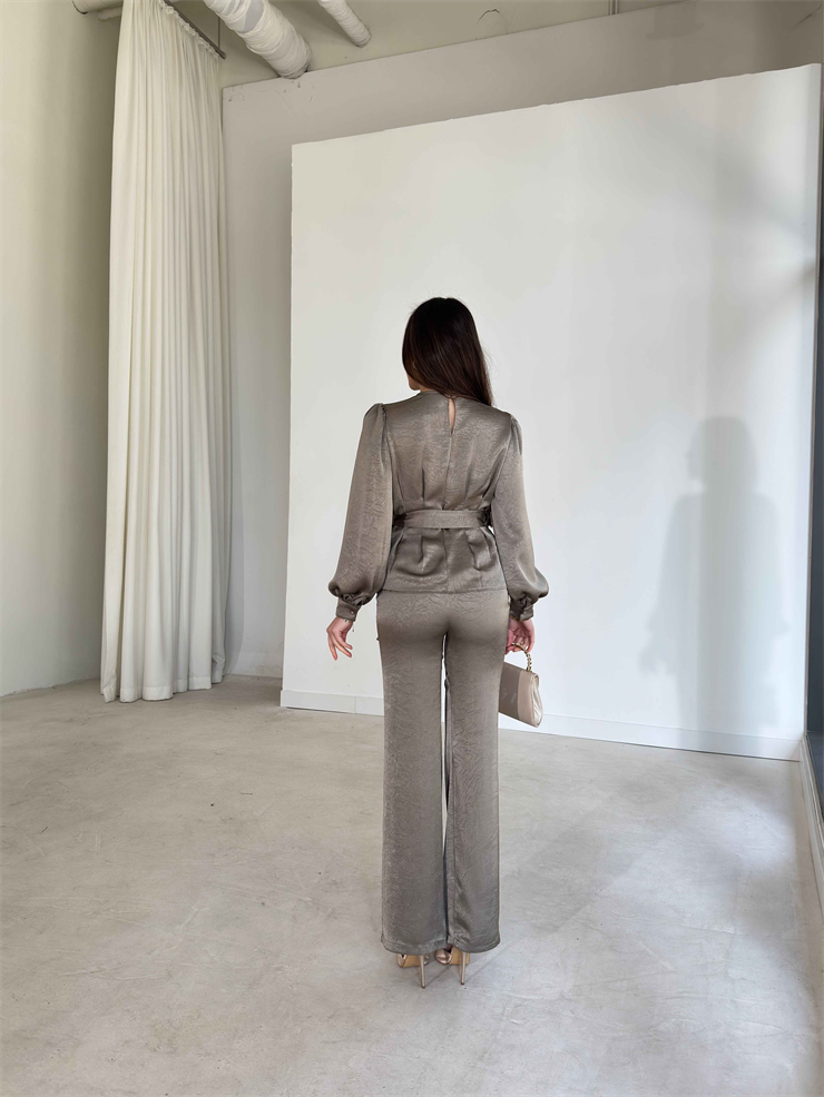 Kuşaklı Belden Oturtmalı Kolları Düğmeli Lirven Haki Kadın İkili Takım 26Y053