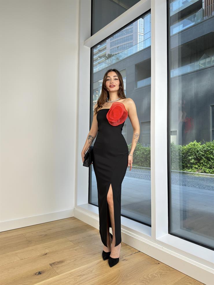 Gül Detaylı Straplez Yandan Yırtmaçlı Loki Kadın Siyah Elbise 24Y498