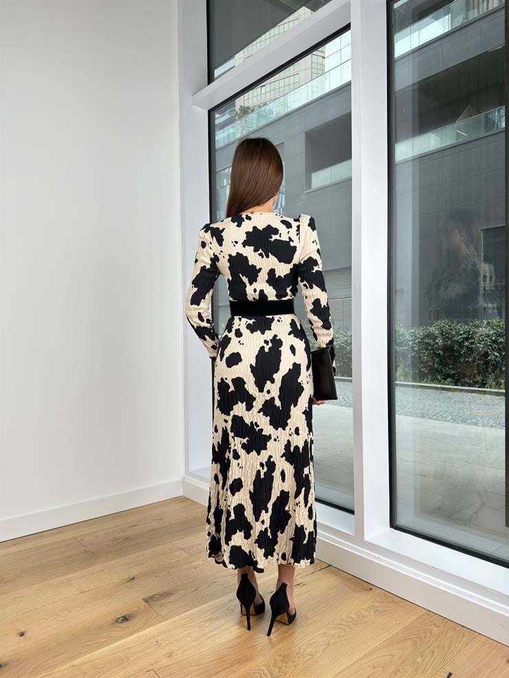 Kare Yaka Omuz Vatkalı Beli Kemerli Looking Kadın Desenli Renkli Elbise 24Y138