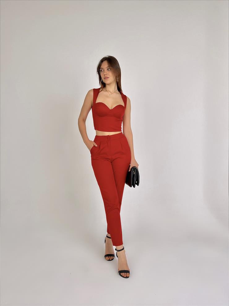 Arkası Fermuar Detaylı Askılı Crop Yüksek Bel Pens Detaylı Pantolon Lorus Kadın Kırmızı İkili Takım 23Y000025