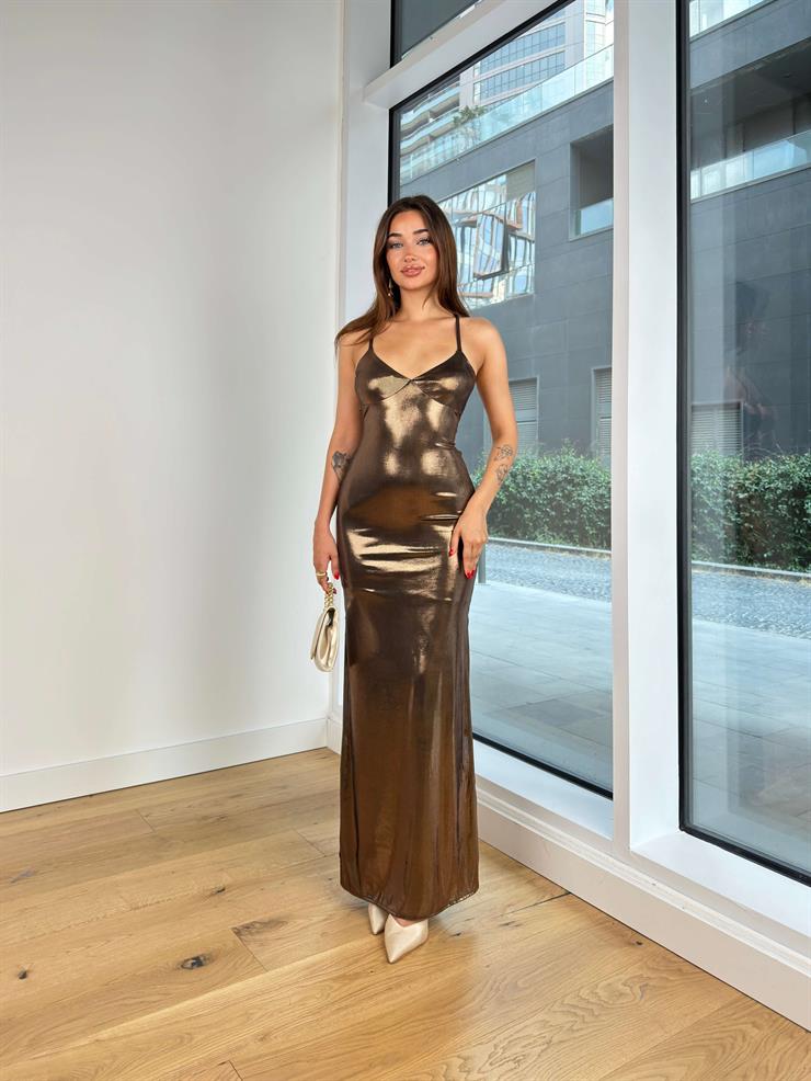 V Yaka Arkadan Çapraz Bağlamalı Askı Streç Arkası Drapeli Lubomir Kadın Bakır Parlak Maxi Elbise 24Y823