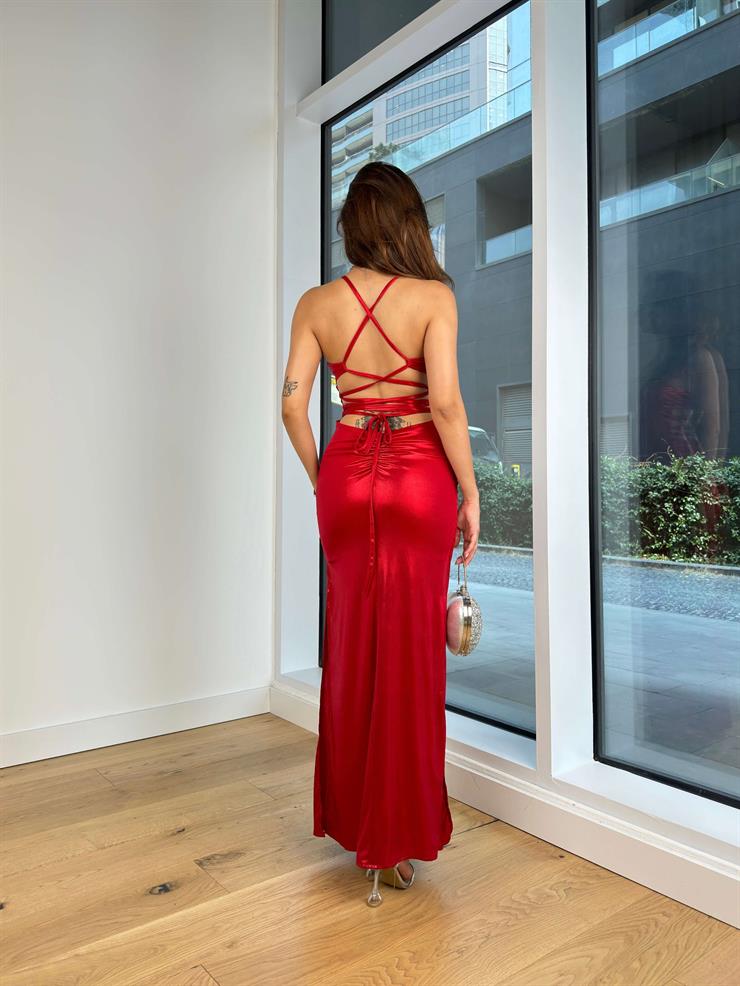 V Yaka Arkadan Çapraz Bağlamalı Askı Streç Arkası Drapeli Lubomir Kadın Kırmızı Parlak Maxi Elbise 24Y823