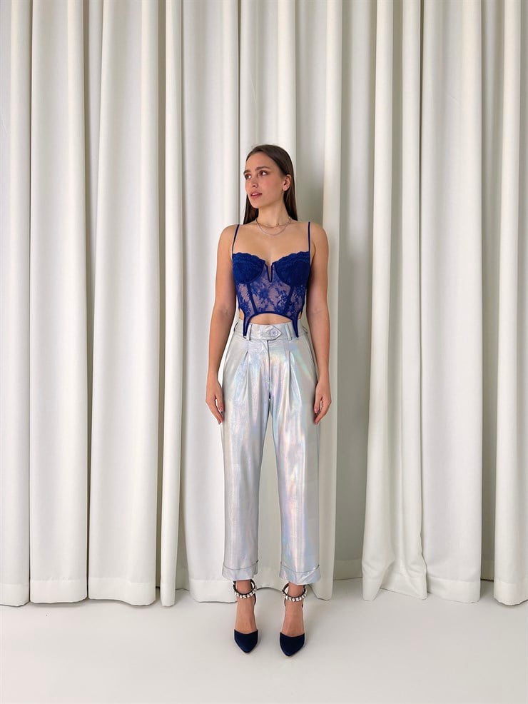 Beli Düğme Kapamalı Paçası Katlama Detaylı Parlak Lucjan Kadın Gümüş Pantolon 23K000431