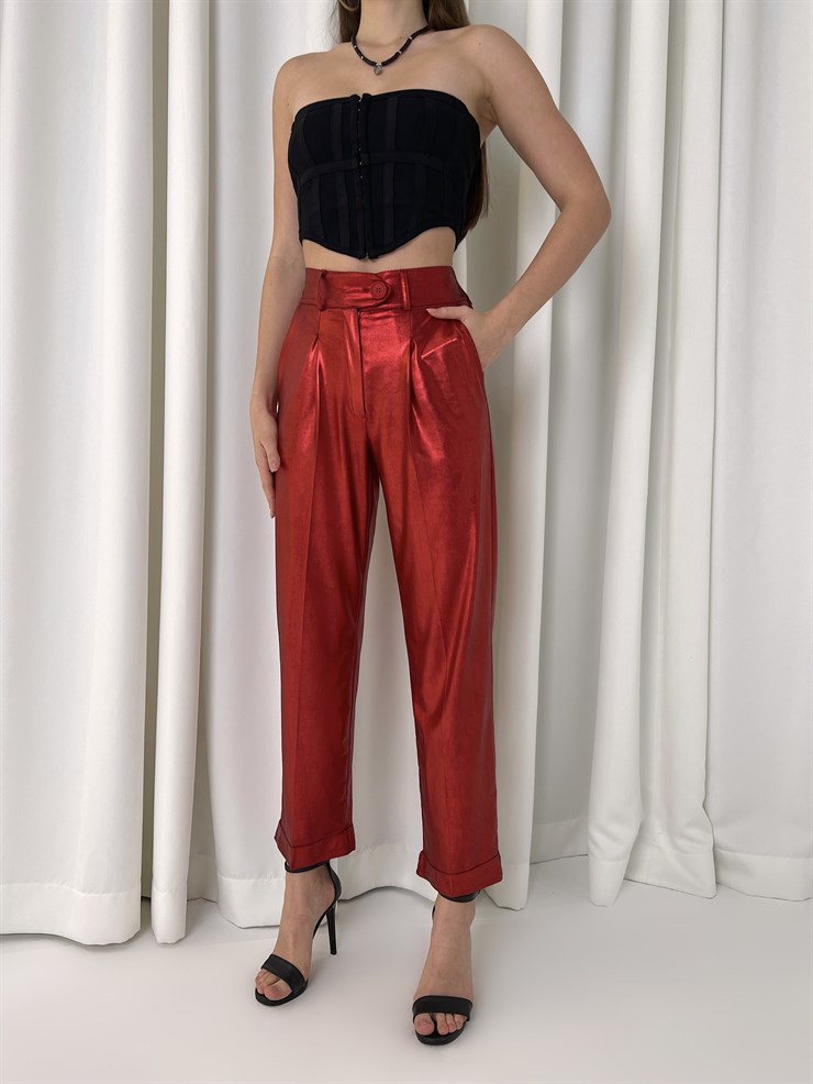 Beli Düğme Kapamalı Paçası Katlama Detaylı Parlak Lucjan Kadın Kırmızı Pantolon 23K000431