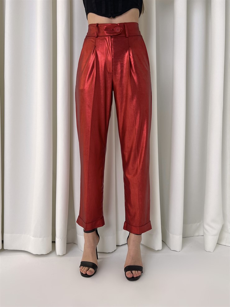 Beli Düğme Kapamalı Paçası Katlama Detaylı Parlak Lucjan Kadın Kırmızı Pantolon 23K000431