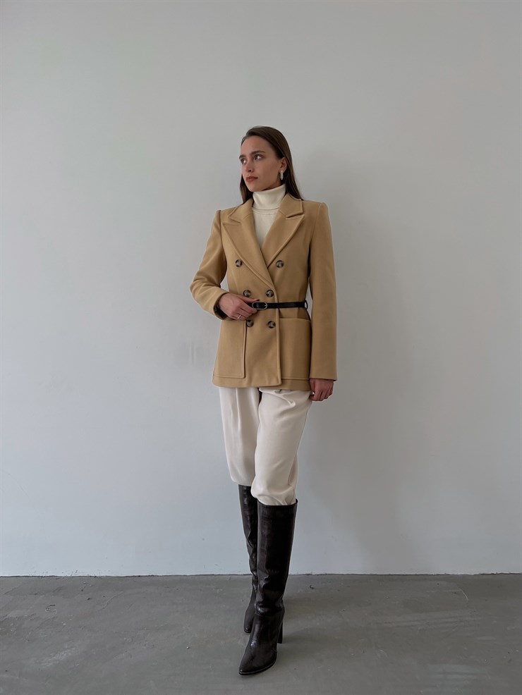 Kruvaze Yaka Yanları Cepli Önden Düğme Kapamalı Luiz Kadın Camel Ceket 23K000273