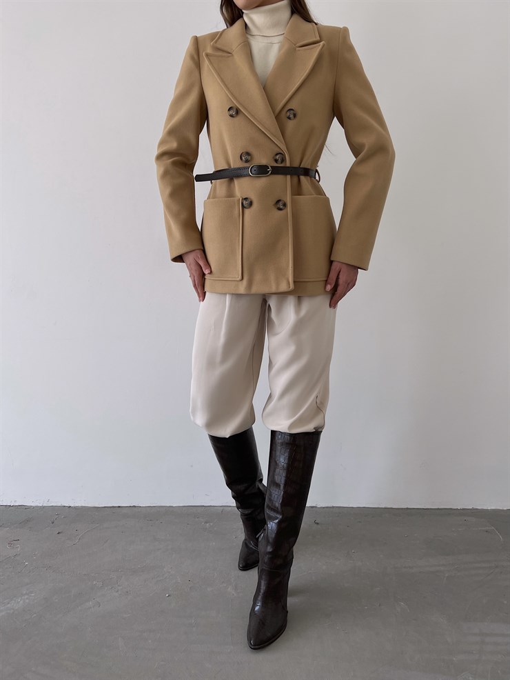 Kruvaze Yaka Yanları Cepli Önden Düğme Kapamalı Luiz Kadın Camel Ceket 23K000273