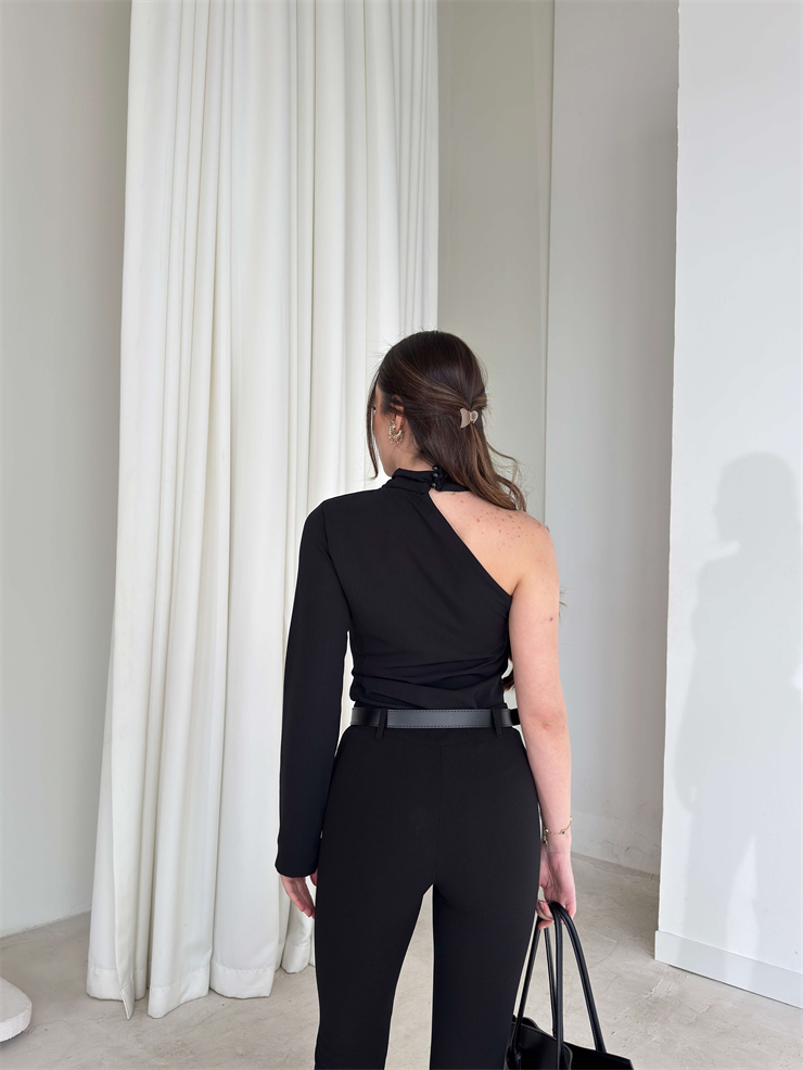 Aksesuarlı Drape Detaylı Tek Kol Luvru Siyah Kadın Bluz 26Y097