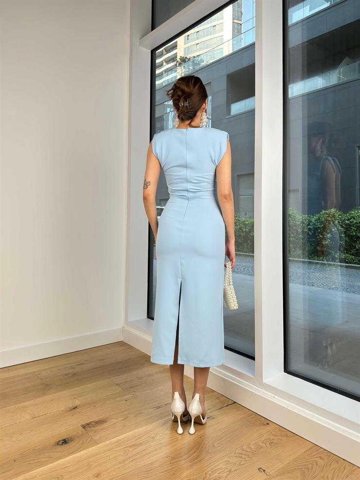 Kolsuz Omuz Vatkalı Luzolo Kadın Mavi Midi Elbise 24Y317