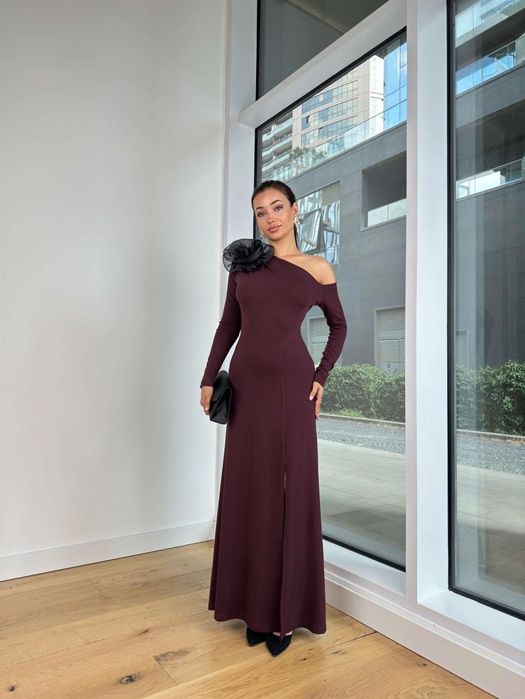 Uzun Kol Tek Omuz Açık Aksesuarlı Mads Bordo Kadın Uzun Elbise 25K102