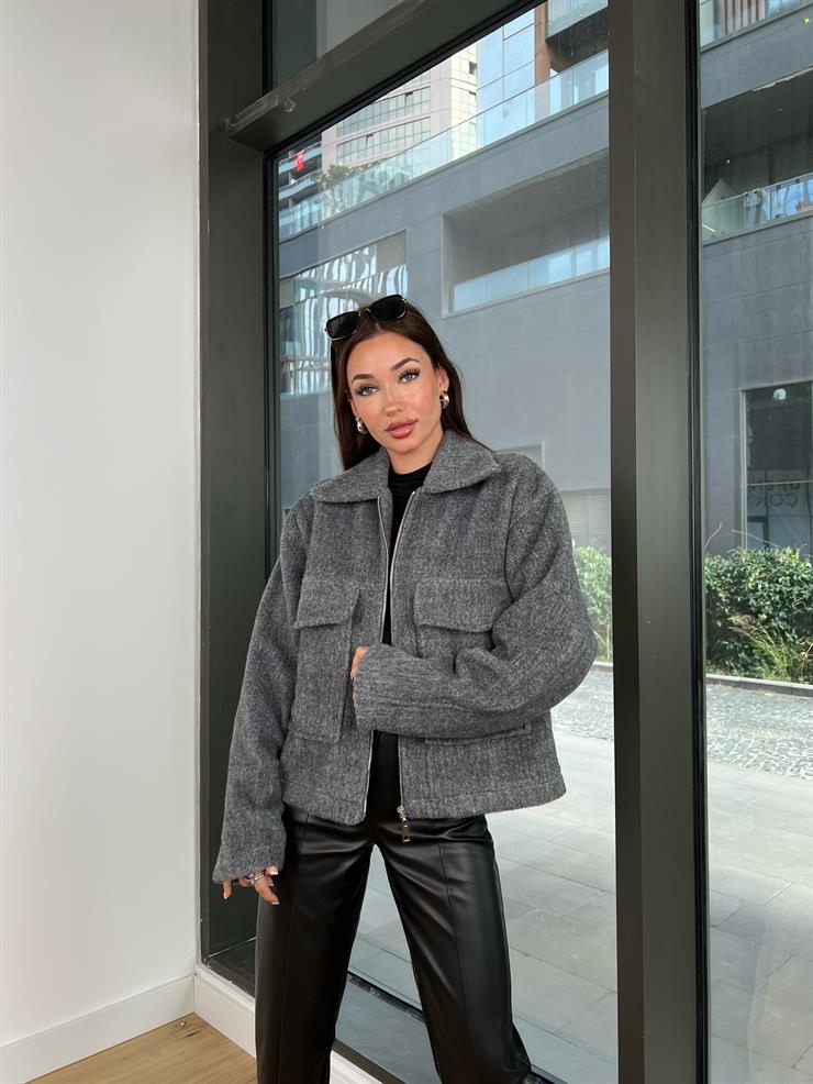 Önü Büyük Cepli Fermuar Kapamalı Magali Kadın Gri Mont 24k220