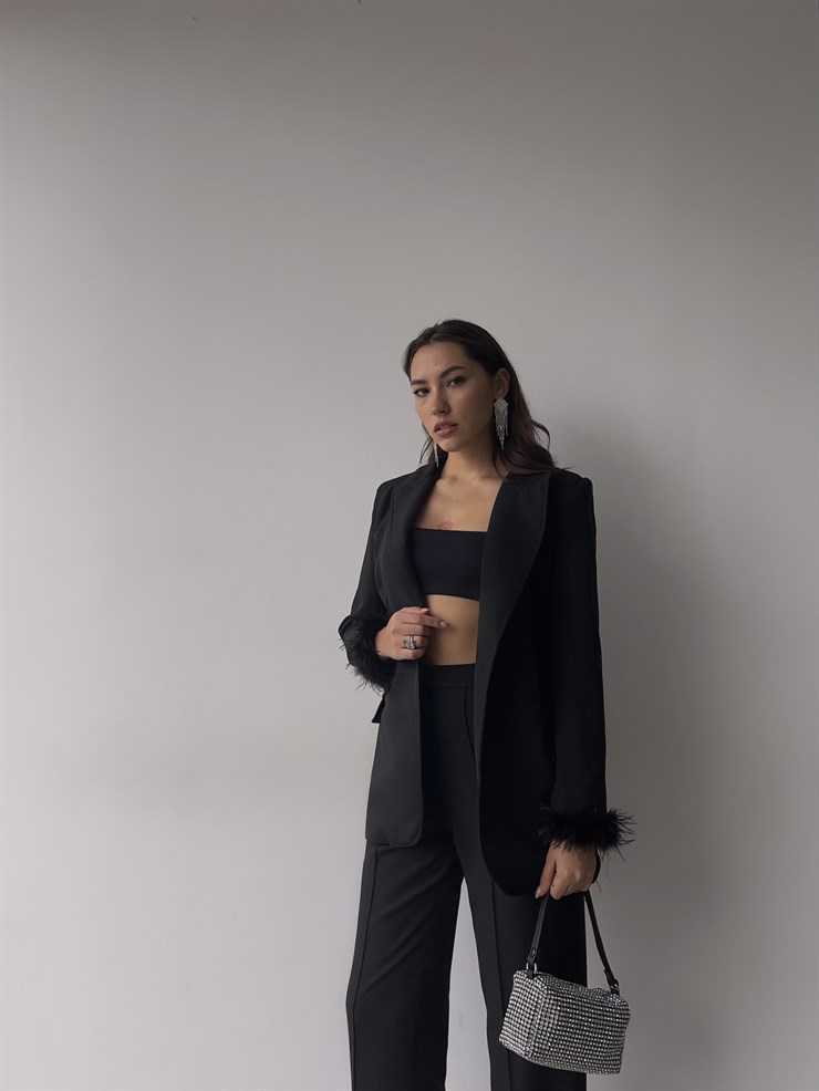 Kol Ucu Ve Pantolon Paçası Tüy Detaylı Magnus Kadın Siyah İkili Takım 23K000346