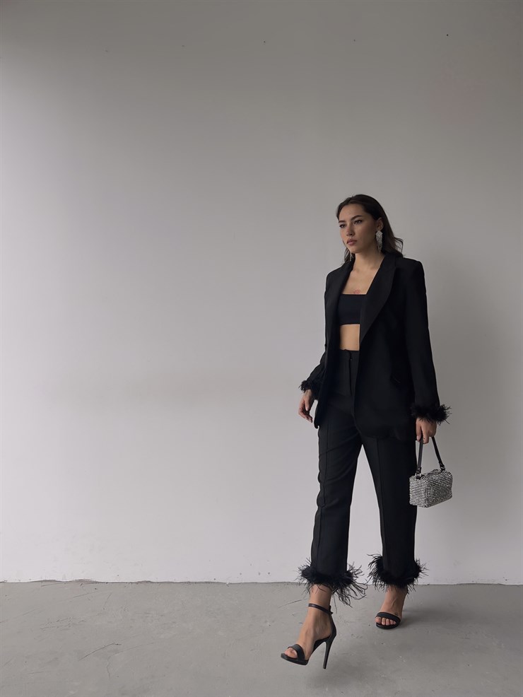 Kol Ucu Ve Pantolon Paçası Tüy Detaylı Magnus Kadın Siyah İkili Takım 23K000346