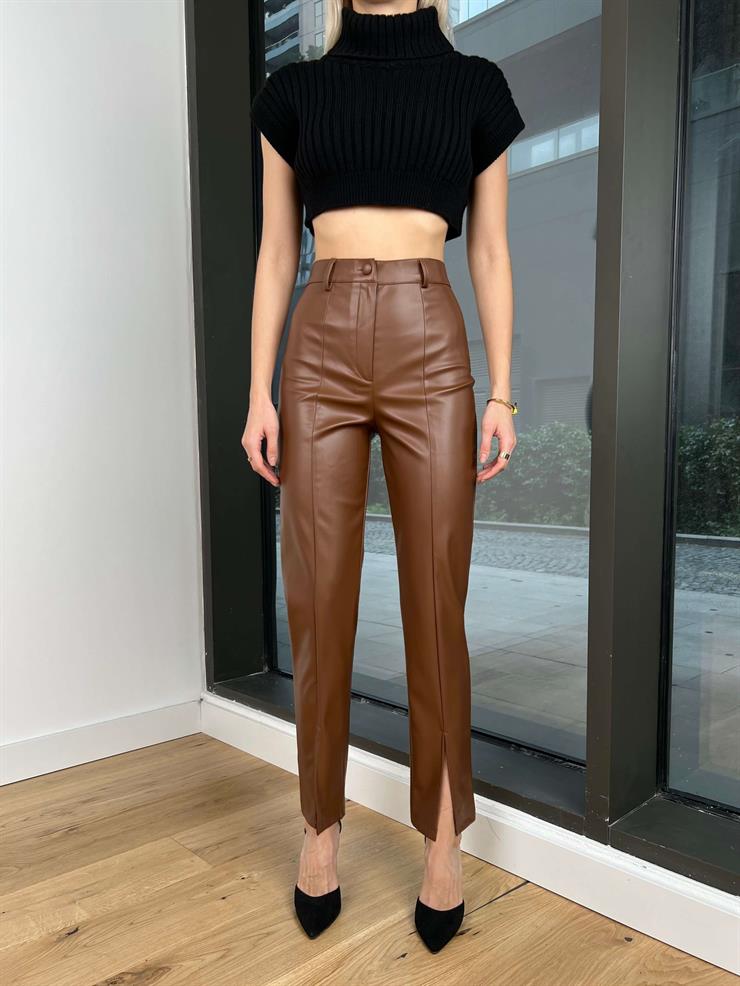 Yüksek Bel Paçası Yırtmaç Detaylı Malena Kadın Kahve Vegan Deri Pantolon 24k219