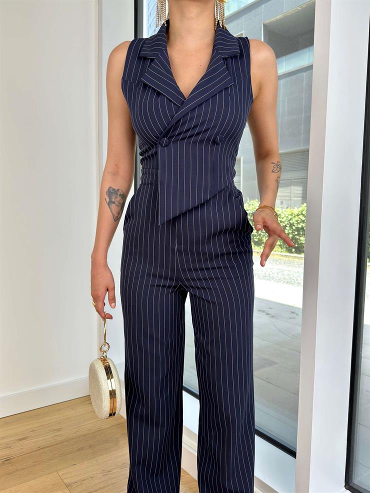 Kruvaze Yaka Düğme Detaylı Bol Paça Mano Kadın Çizgili Lacivert Tulum 24Y654