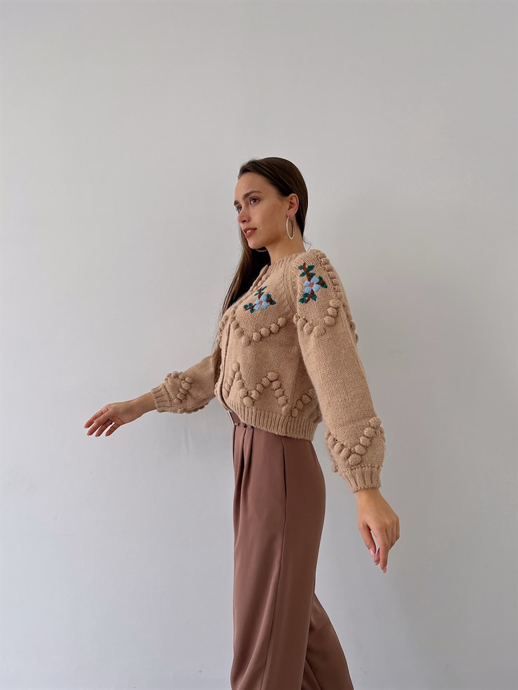 Bisiklet Yaka Önü Düğme Kapamalı Çiçek Desenli Mariano Kadın Camel Hırka 23K000255