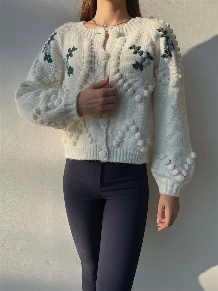 Bisiklet Yaka Önü Düğme Kapamalı Çiçek Desenli Mariano Kadın Ekru Hırka 23K000255