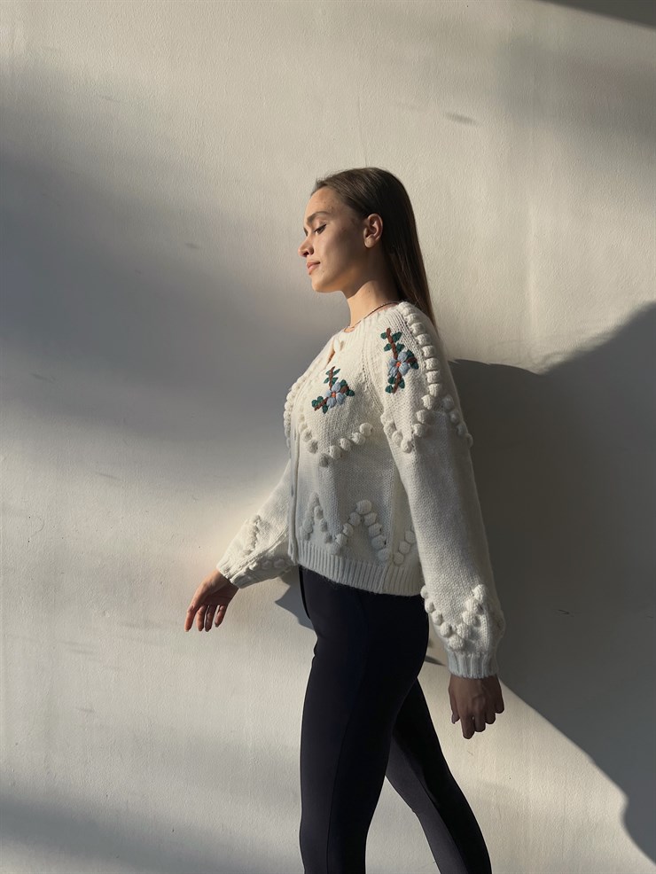 Bisiklet Yaka Önü Düğme Kapamalı Çiçek Desenli Mariano Kadın Ekru Hırka 23K000255