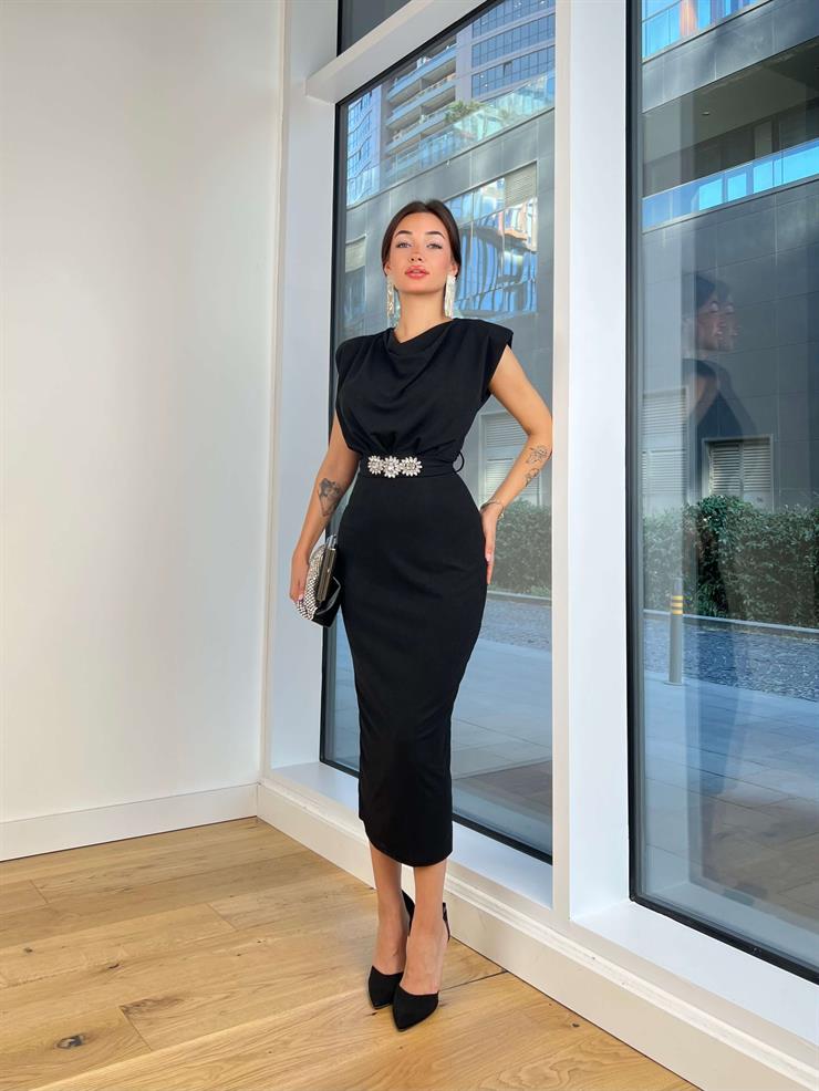 Omuz Vatkalı Aksesuar Detaylı Marlenne Siyah Kadın Elbise 25K217