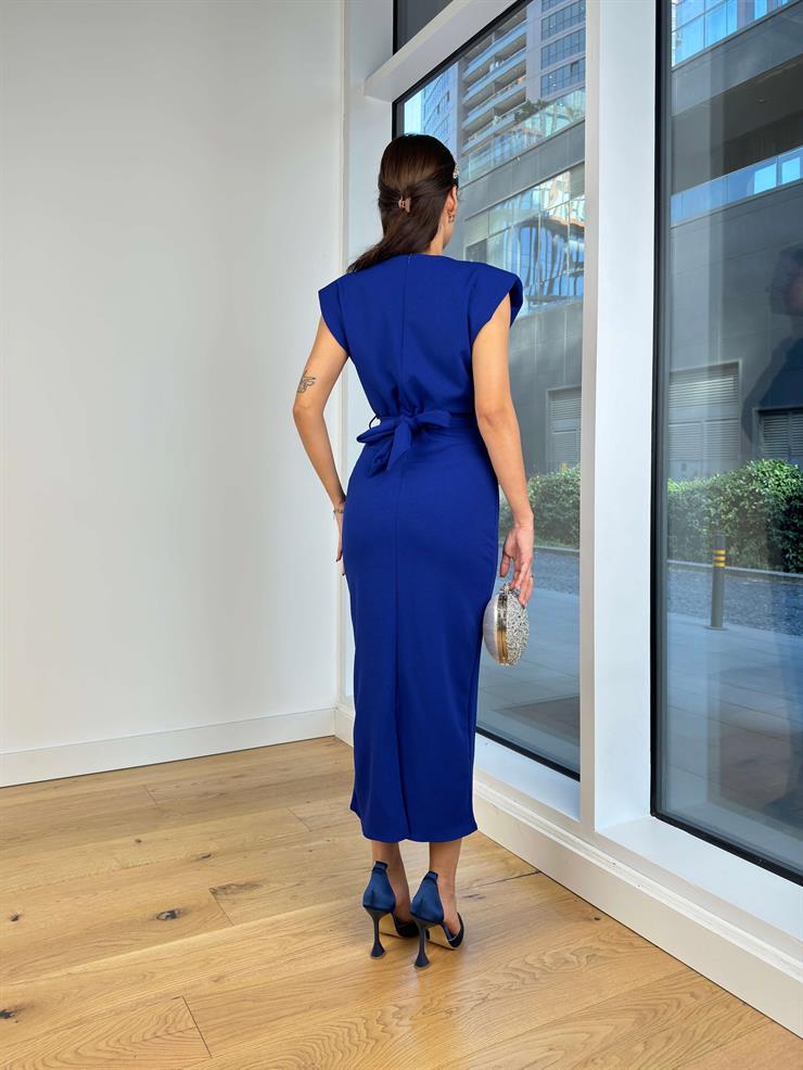 Omuz Vatkalı Aksesuar Detaylı Marlenne Saks Kadın Elbise 25K217