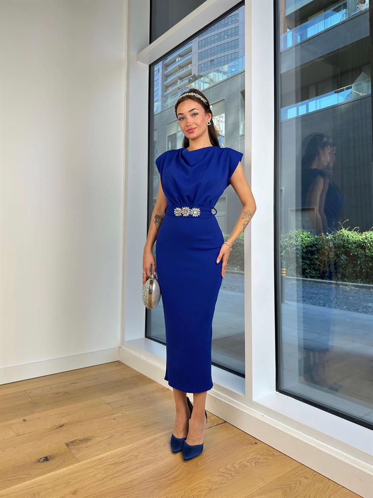 Omuz Vatkalı Aksesuar Detaylı Marlenne Saks Kadın Elbise 25K217