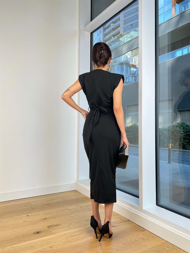 Omuz Vatkalı Aksesuar Detaylı Marlenne Siyah Kadın Elbise 25K217