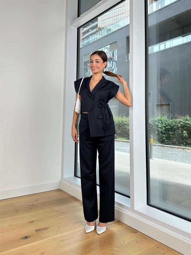 Omuz Vatkalı Kruvaze Yaka Bağlamalı Ceket Yüksek Bel Bol Paça Pantolon Marta Lacivert Kadın İkili Takım 25K099