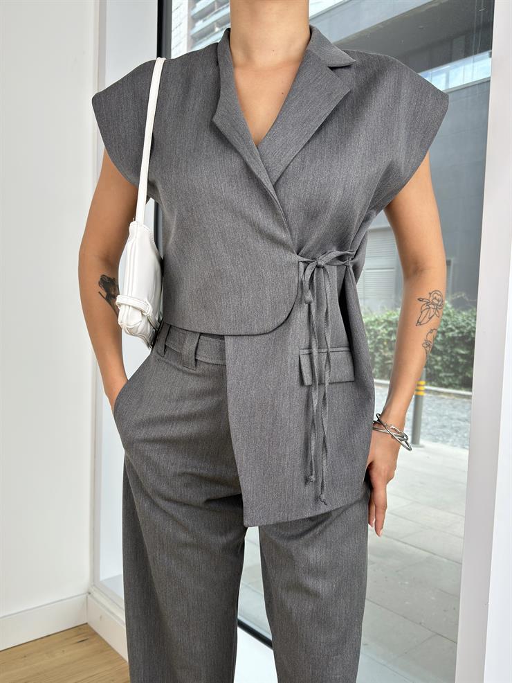 Omuz Vatkalı Kruvaze Yaka Bağlamalı Ceket Yüksek Bel Bol Paça Pantolon Marta Gri Kadın İkili Takım 25K099