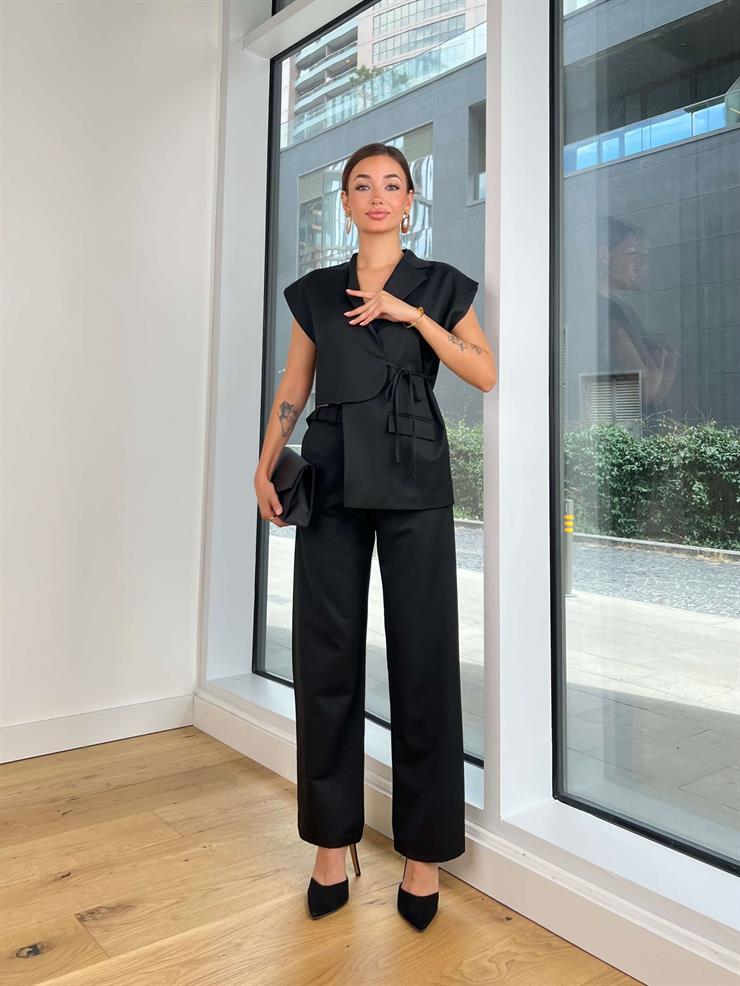 Omuz Vatkalı Kruvaze Yaka Bağlamalı Ceket Yüksek Bel Bol Paça Pantolon Marta Siyah Kadın İkili Takım 25K099