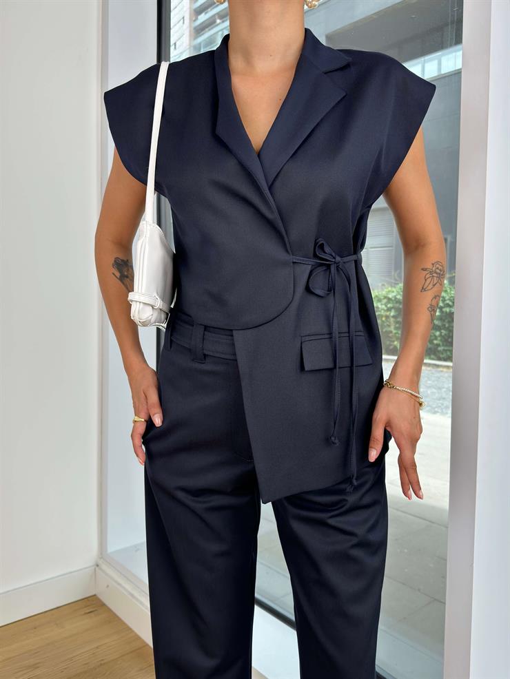 Omuz Vatkalı Kruvaze Yaka Bağlamalı Ceket Yüksek Bel Bol Paça Pantolon Marta Lacivert Kadın İkili Takım 25K099