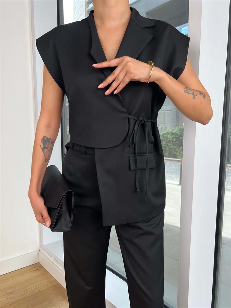 Omuz Vatkalı Kruvaze Yaka Bağlamalı Ceket Yüksek Bel Bol Paça Pantolon Marta Siyah Kadın İkili Takım 25K099