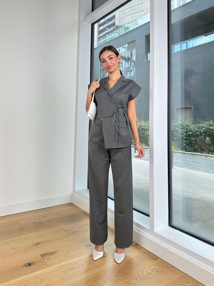 Omuz Vatkalı Kruvaze Yaka Bağlamalı Ceket Yüksek Bel Bol Paça Pantolon Marta Gri Kadın İkili Takım 25K099