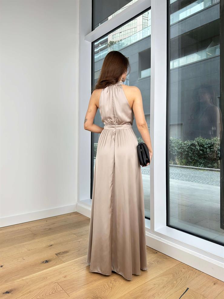 Boğazlı Drapeli Belden Oturtmalı Martin Kadın Vizon Saten Maxi Elbise 24Y333