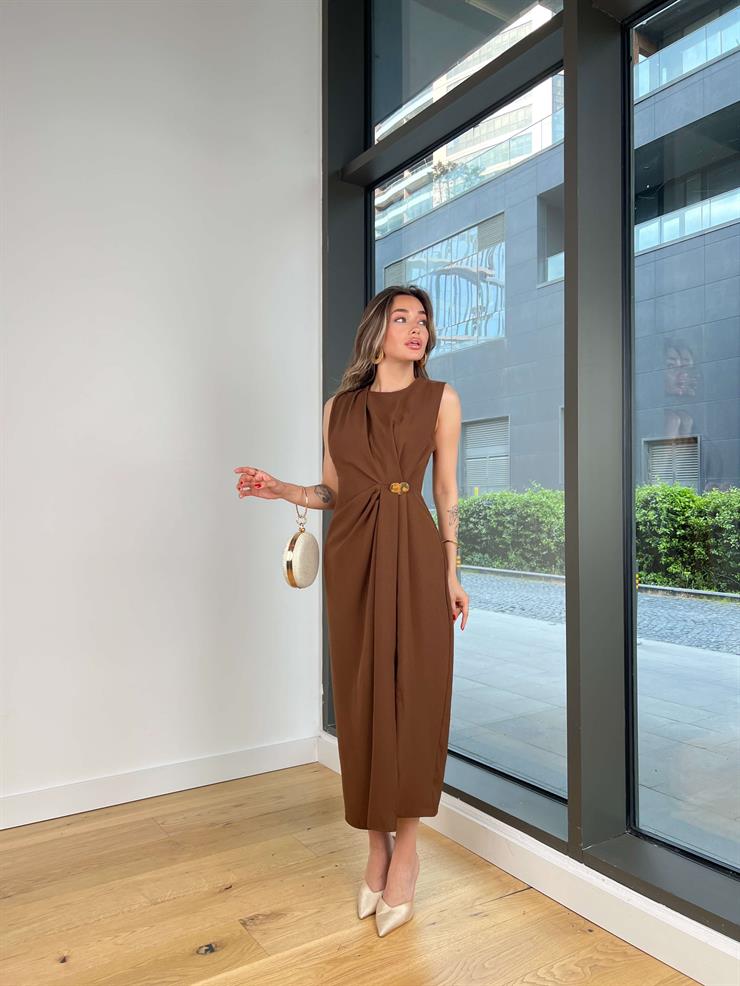 Büzgü Detaylı Aksesuarlı Marvin Kahve Kadın Elbise 25Y352