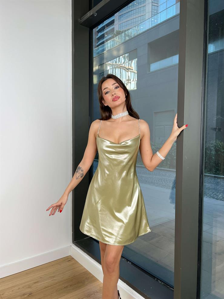 Degaje Yaka İnce Askılı Mathis Kadın Gümüş Saten Mini Elbise 24k392