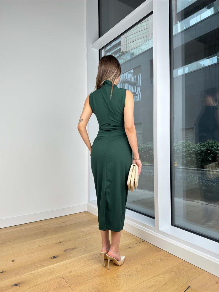 Balıkçı Yaka Kolsuz Drapeli Taşlı Kemer Detaylı Melida Zümrüt Kadın Midi Elbise 25K442