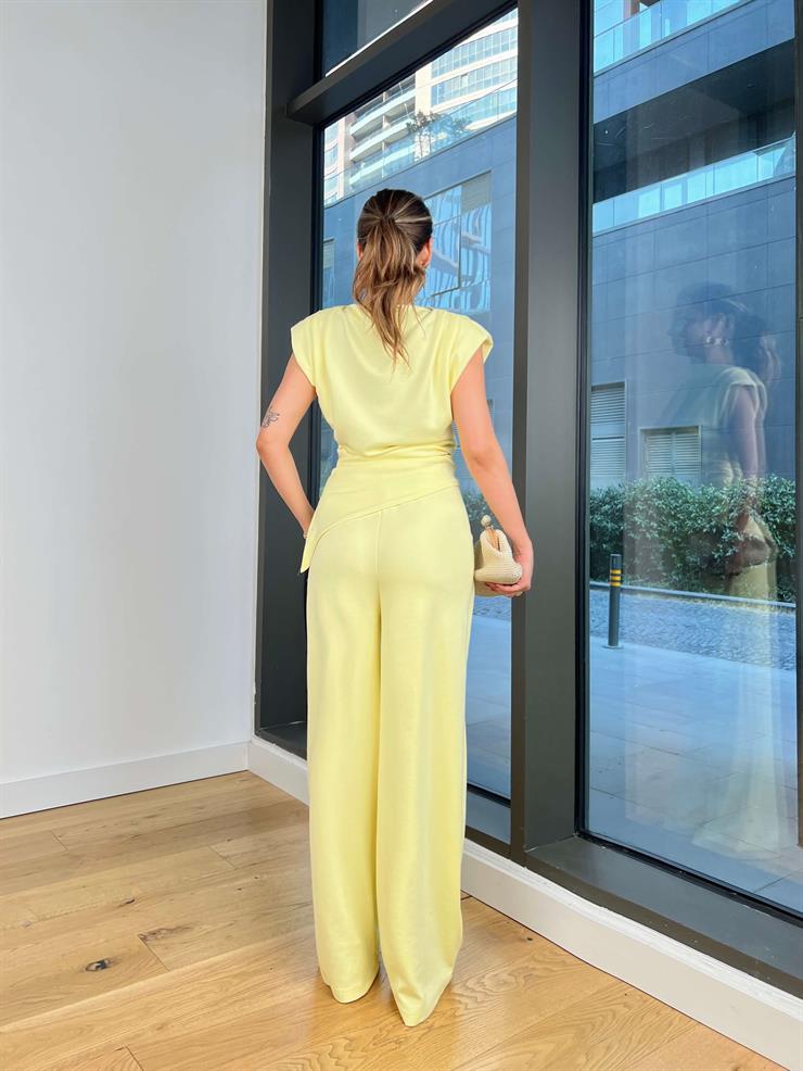 Asimetrik Kesim Bluz Yüksek Bel Bol Paça Pantolon Menlen Sarı Kadın Takım 25Y500