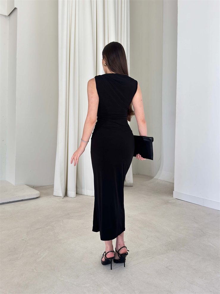 Ön Ve Omuz Aksesuar Detaylı Yandan Yırtmaçlı Siyah Mevren Kadın Elbise 26Y111