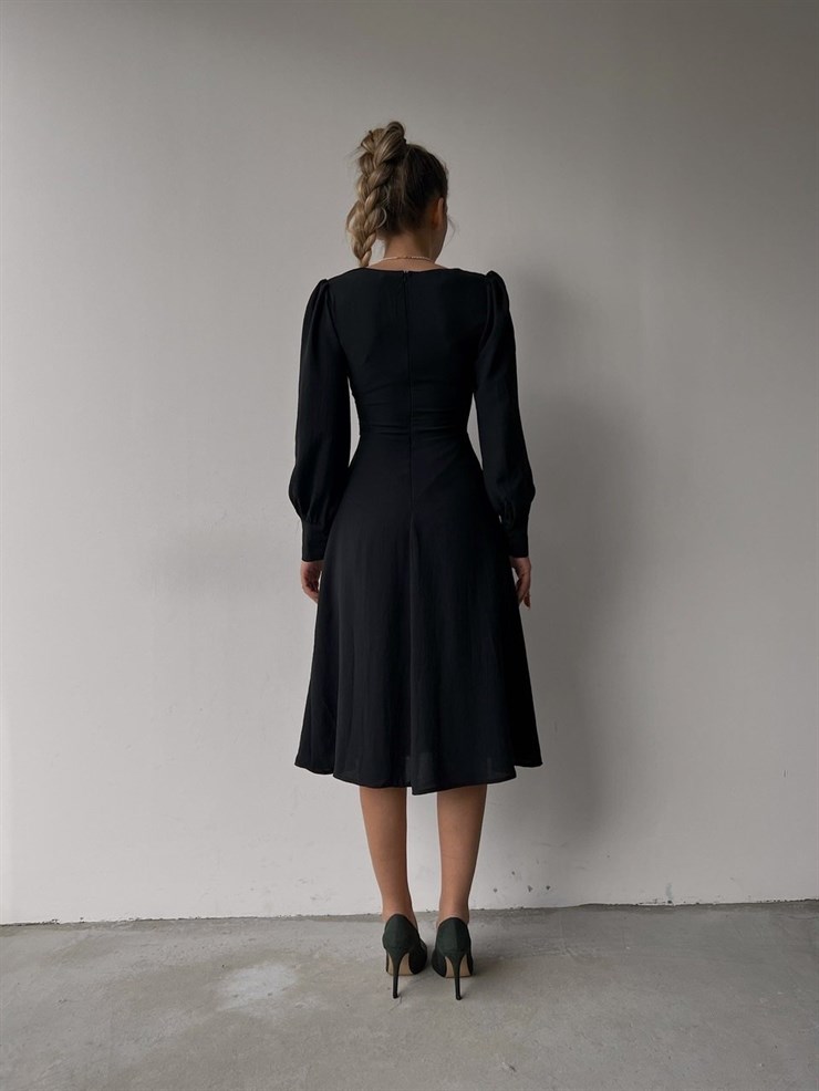 Midi Boydan Düğme Detaylı Kalp Yaka Dionis Kadın Siyah Elbise 22K000450