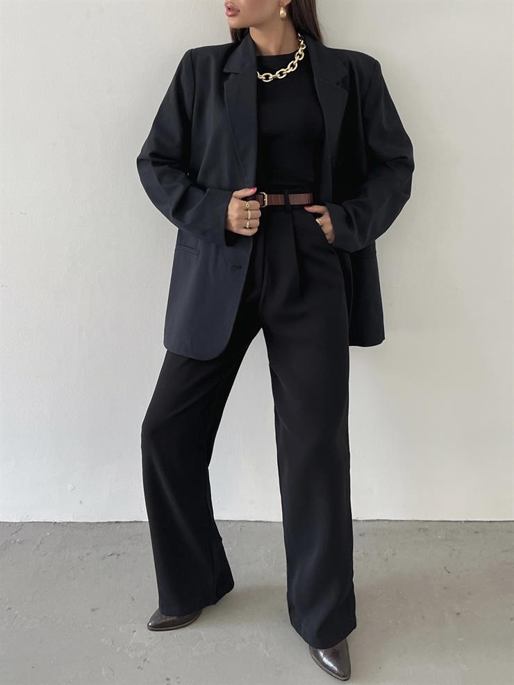 Önü Düğme Kapamalı Cep Görünümlü Mikito Kadın Siyah Oversize Ceket 23K000478