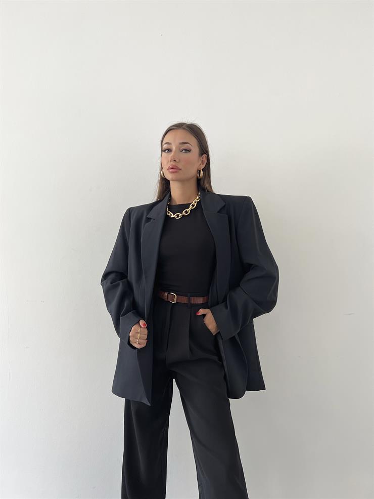 Önü Düğme Kapamalı Cep Görünümlü Mikito Kadın Siyah Oversize Ceket 23K000478