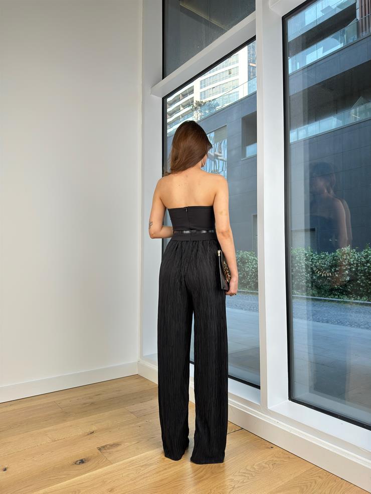 Straplez Altı Bol Ve Piliseli Mikulas Kadın Siyah Tulum 24Y601