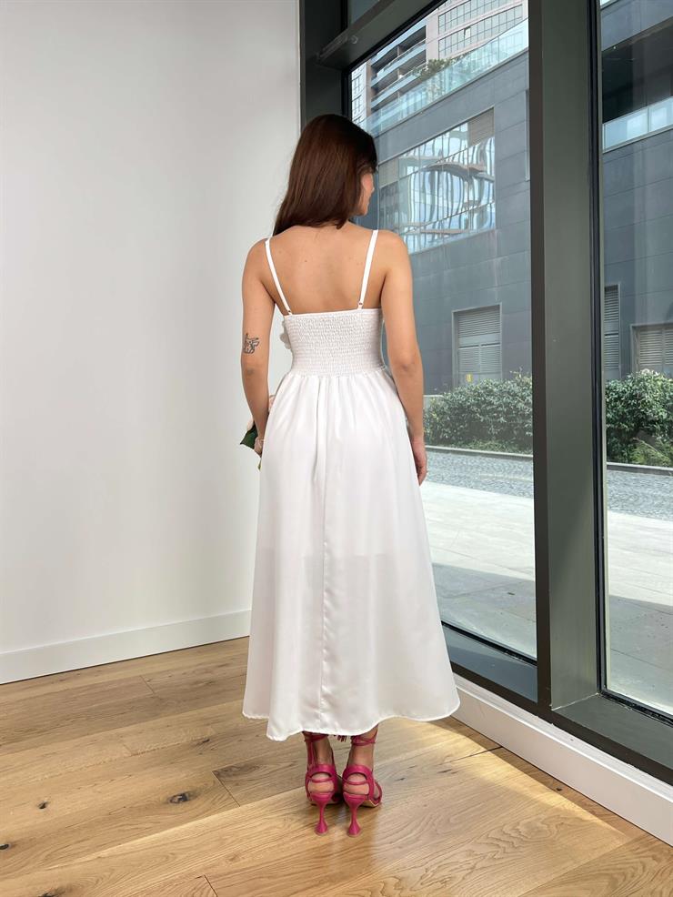 Askılı Göğüs Gloplu Aksesuar Detaylı Millen Kadın Beyaz Elbise 24Y067