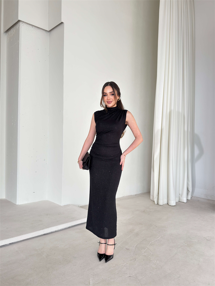 Parlak Kolsuz Yandan Yırtmaçlı Drapeli Milme Siyah Kadın Elbise 26Y045