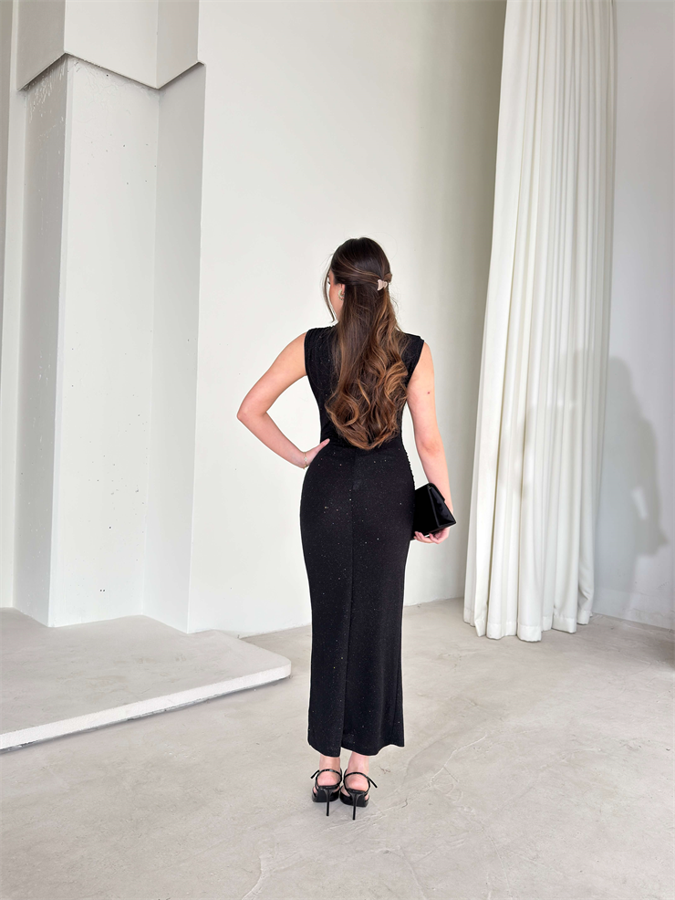 Parlak Kolsuz Yandan Yırtmaçlı Drapeli Milme Siyah Kadın Elbise 26Y045