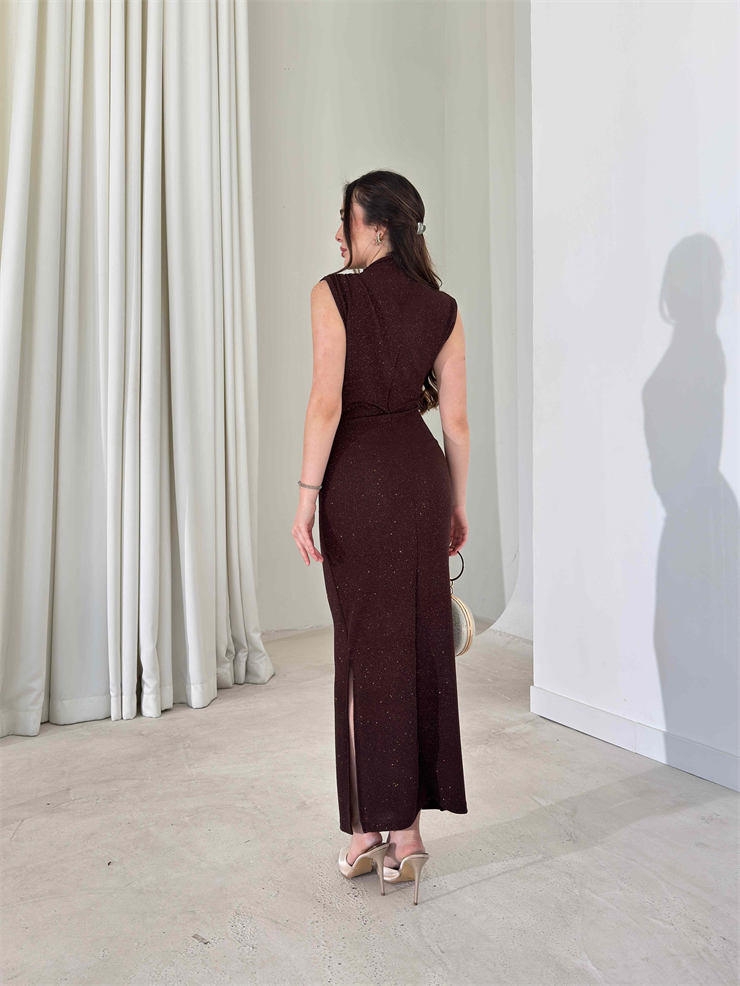 Parlak Kolsuz Yandan Yırtmaçlı Drapeli Milme Kahve Kadın Elbise 26Y045