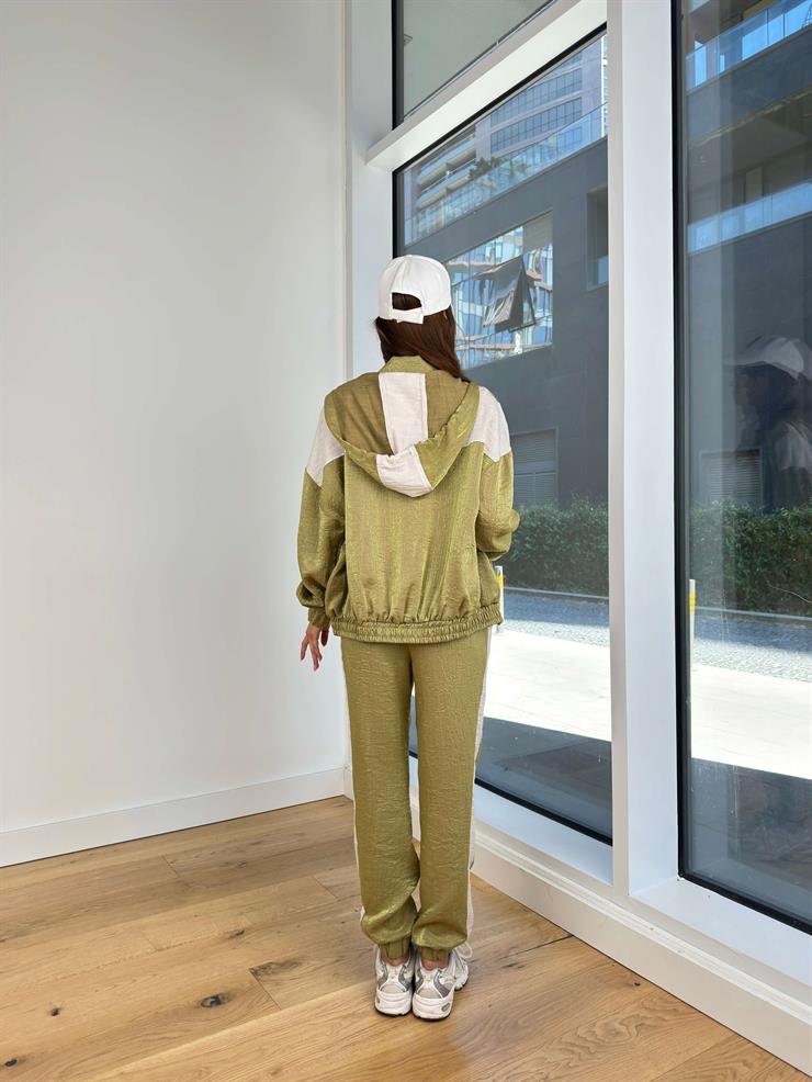 Kolu Ve Alt Kısmı Lastikli Kapüşonlu Parlak Minela Kadın Haki Fermuarlı Sweatshirt 24Y842