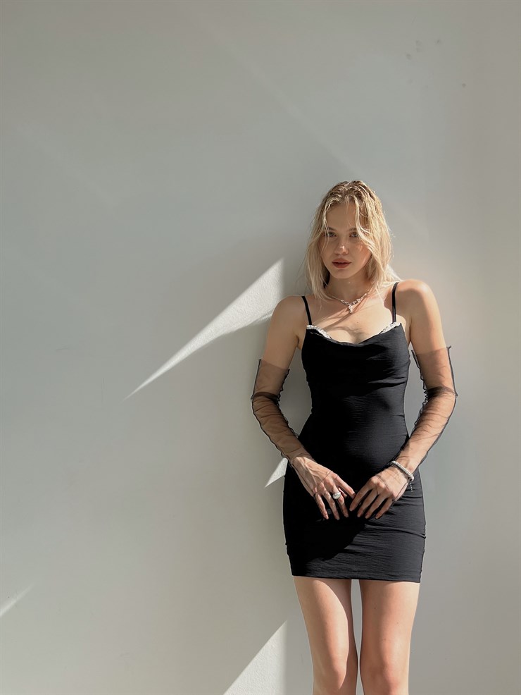 Mini Yakası İnci Detaylı İnce Askı Amiya Kadın Siyah Elbise 22Y000333